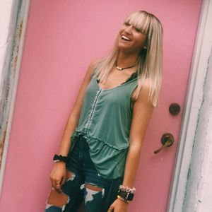 Meet your Posher, Tayler